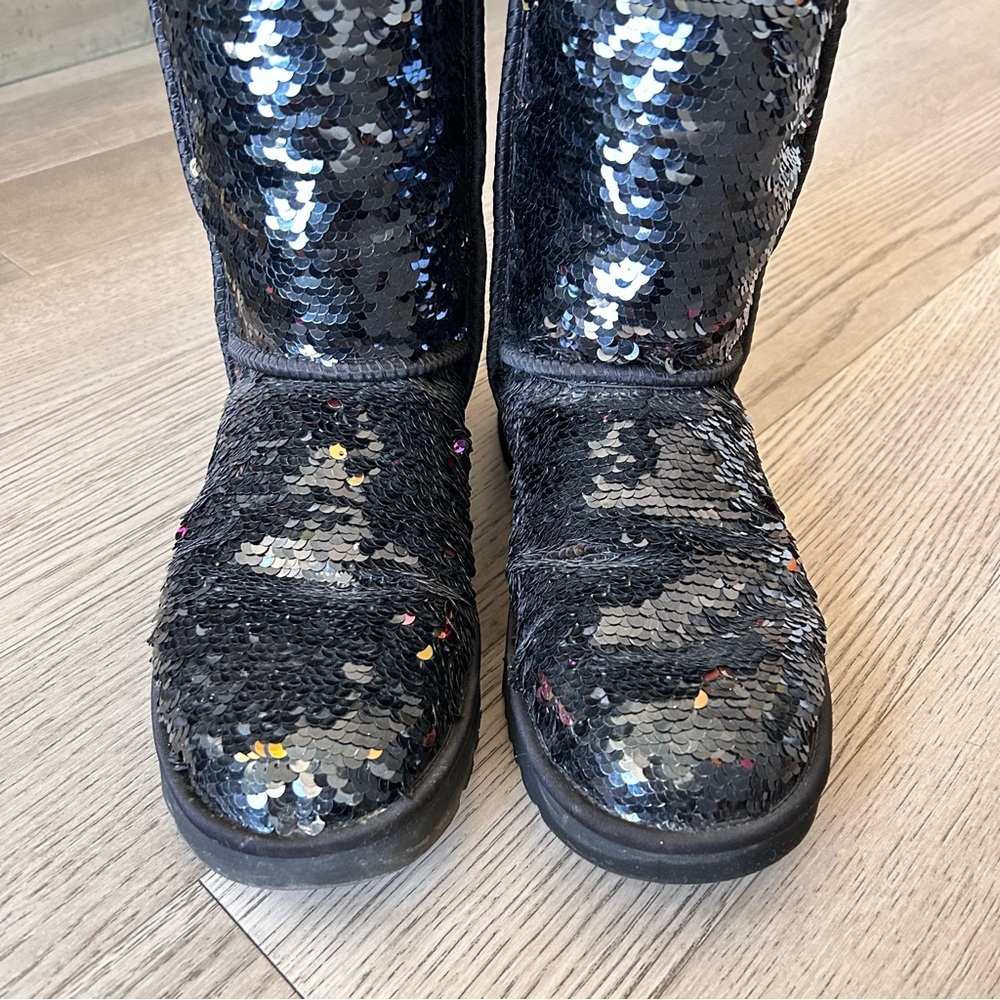 Short Sequin Uggs - Picture 3 of 8